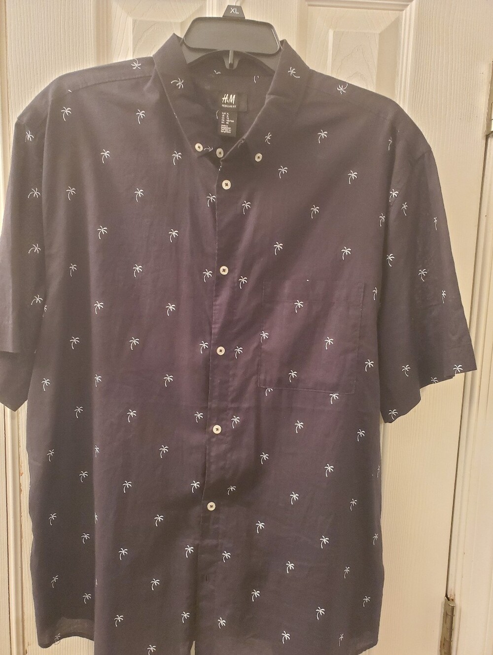 H&M Men’s Black Short-Sleeve Button-Down Shirt with White Palm Motif